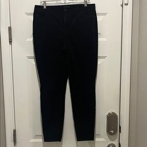 NWOT Talbots Black Corduroy Jeggings
Holiday attire upscale luxury sz 10